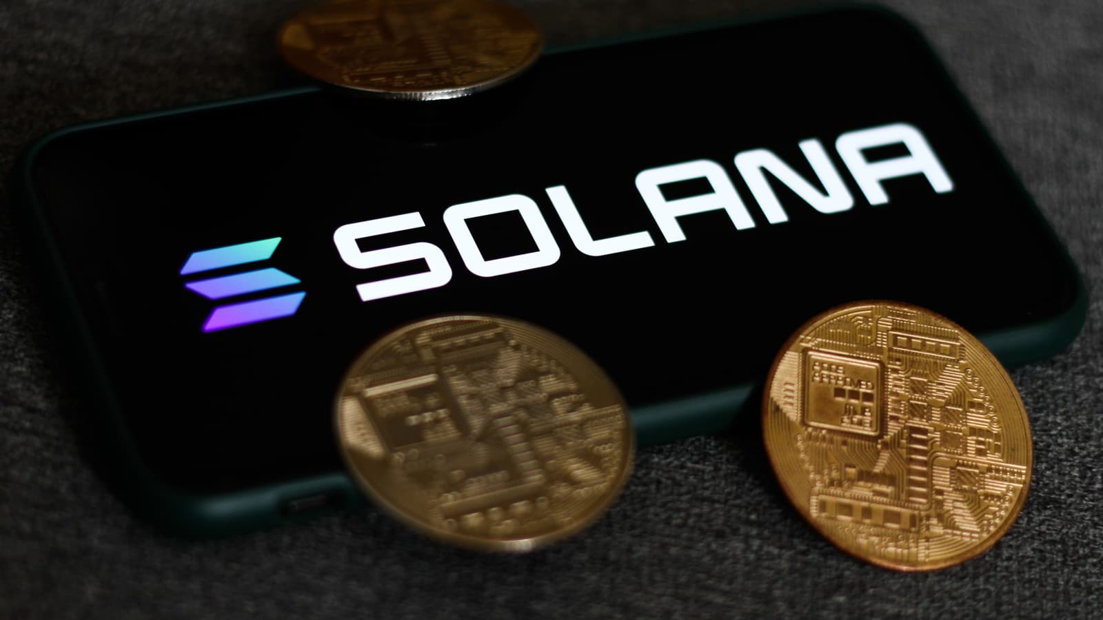 Solana'S Price Action Indicates Strong Support At $141 Amid Bitcoin Volatility, Analyst Recommends Buying-Bitrabo Solana’S Price Action Indicates Strong Support At $141 Amid Bitcoin Volatility, Analyst Recommends Buying