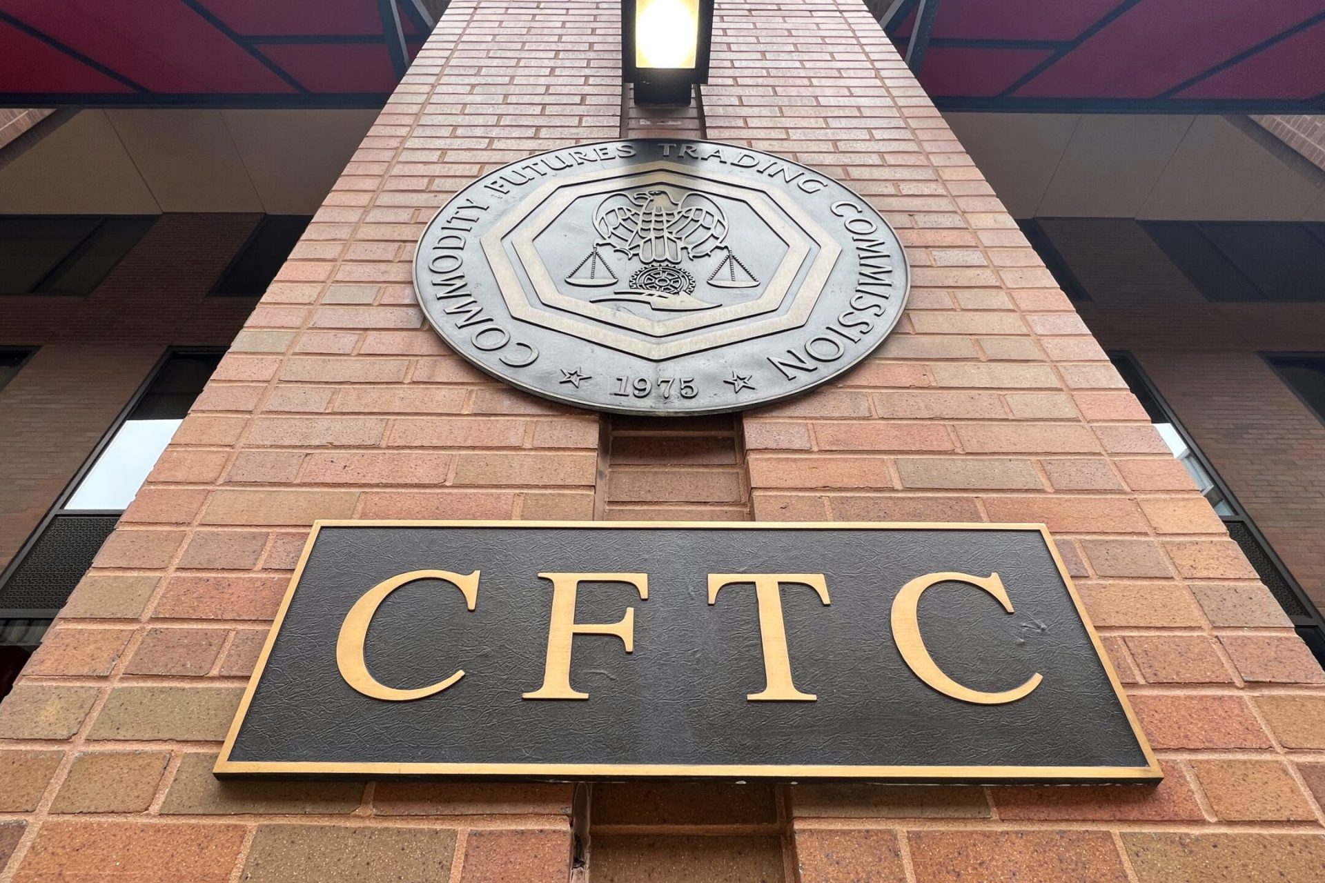 Trump Eyes Crypto Advocates For Key Cftc Role