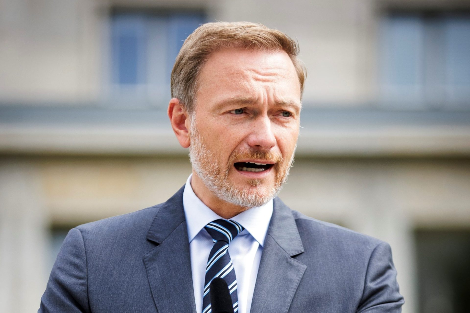 Germany’S Bitcoin Conundrum: Former Finance Minister Calls On Chancellor For Action