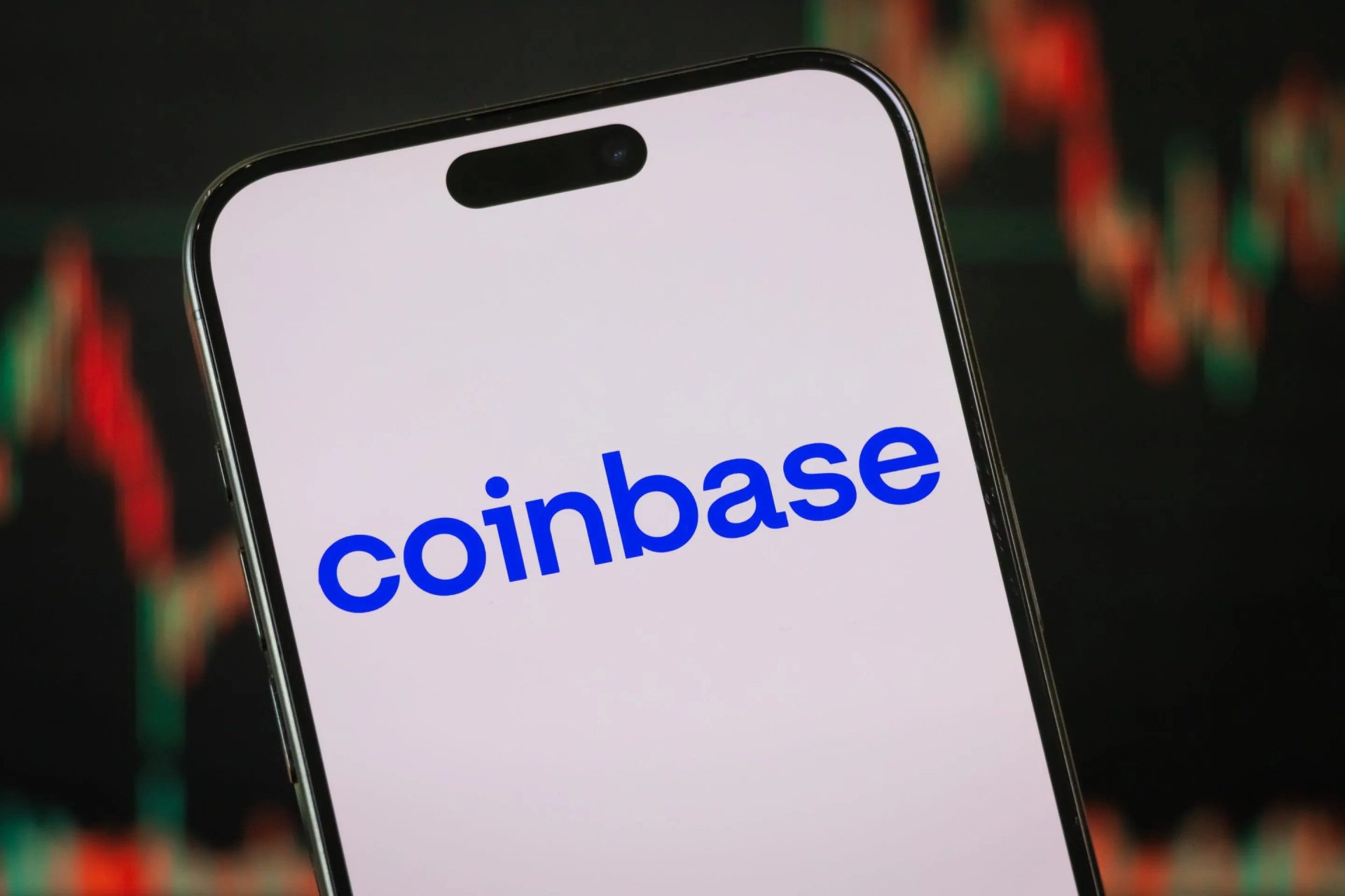 Coinbase Faces Challenges As Q1 Revenue Declines By 10%, Falling Short Of Wall Street Expectations